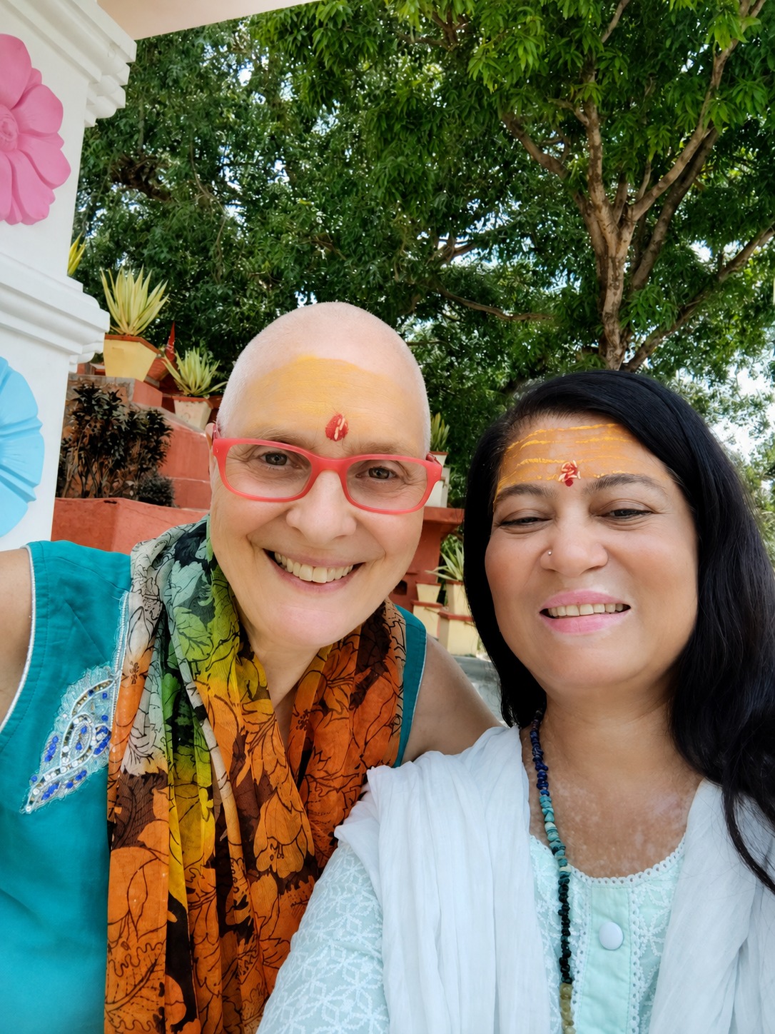 Heike Strombach and Arti Saxena, facilitators of the Rebirthing Breathwork Training in Rishikesh